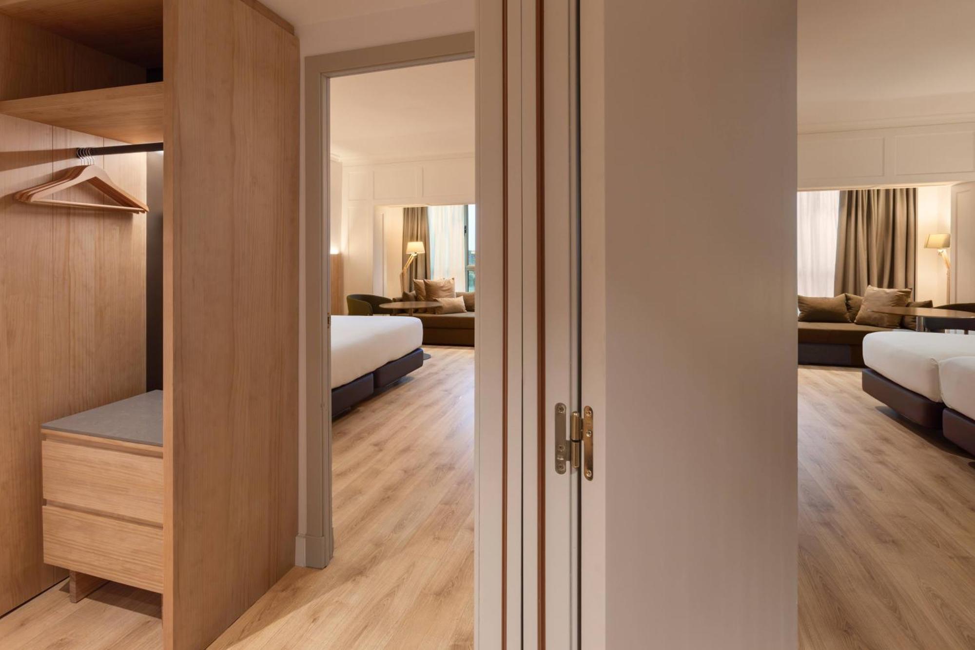 Superior Connecting Room
