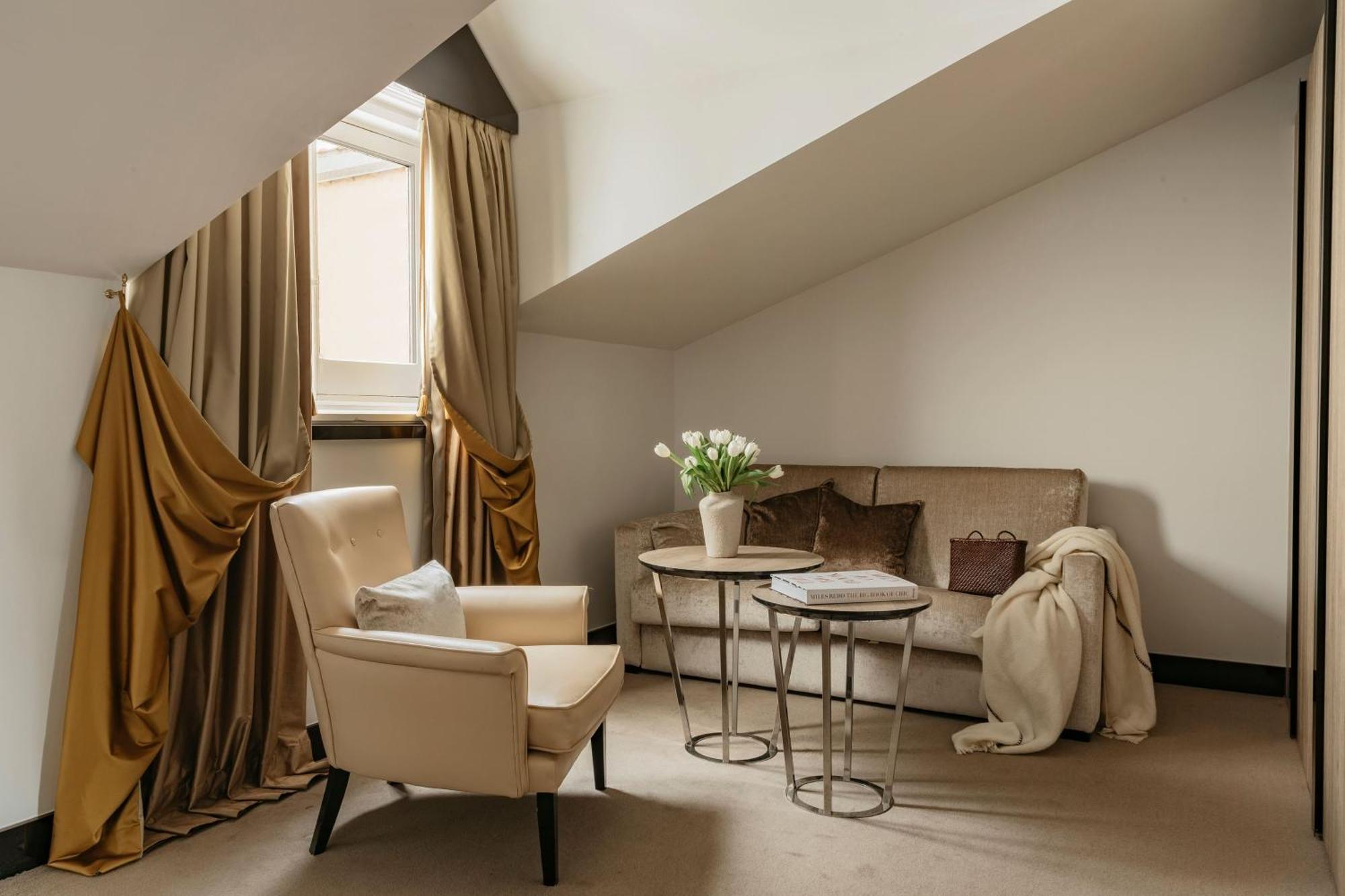 Three Bedroom Suite Red Level