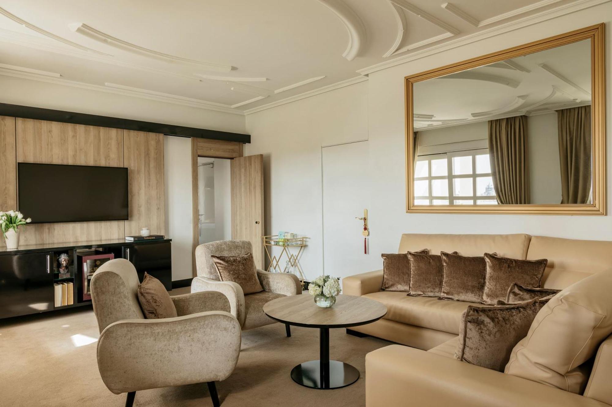 The Royal Suite Red Level