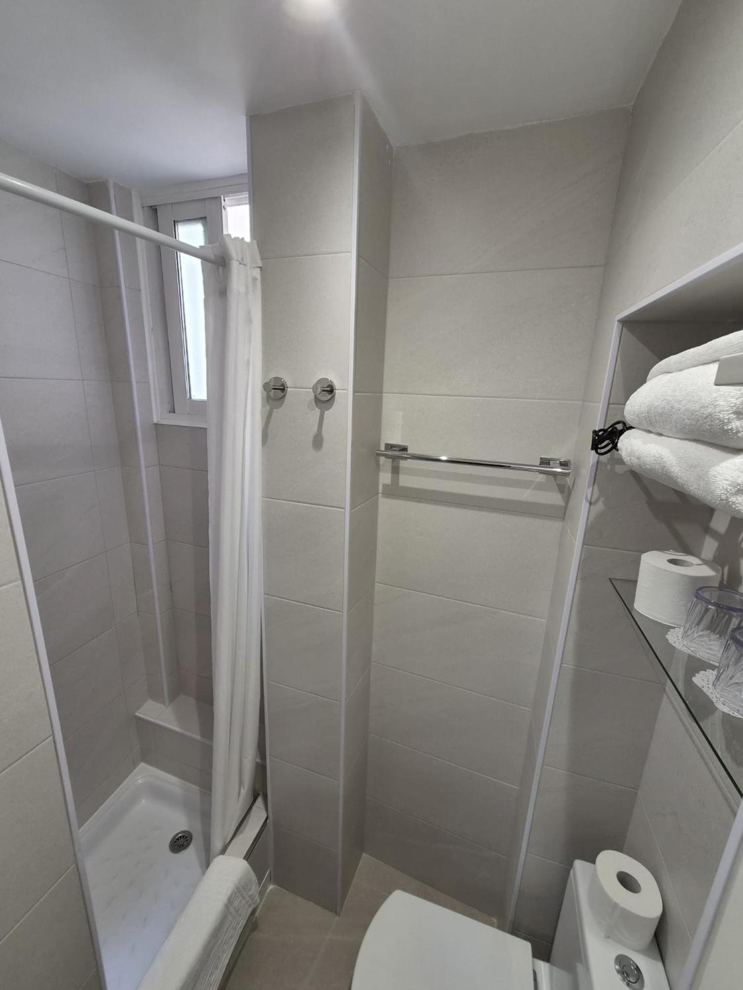 Double Room Private Bathroom