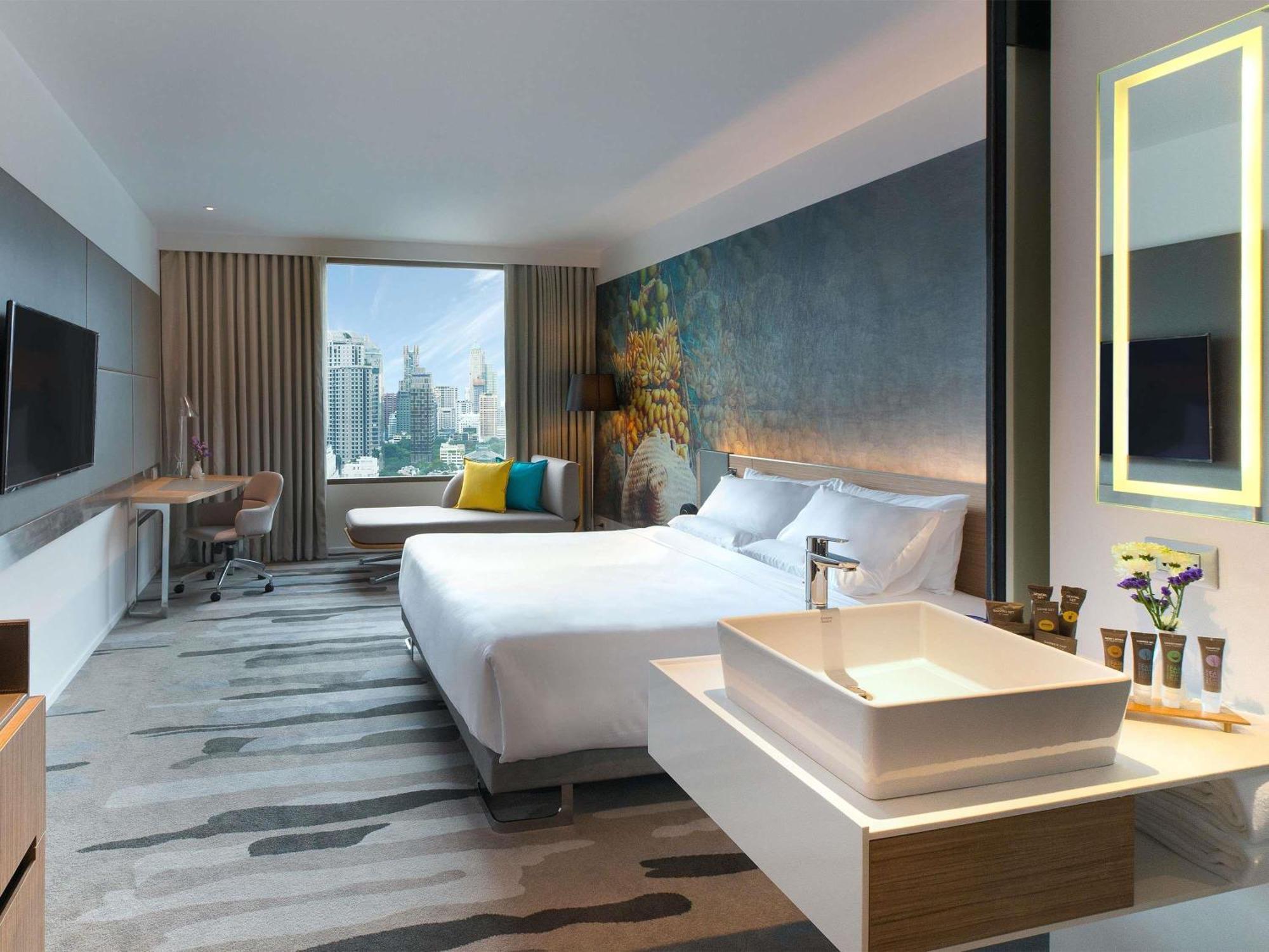 Grand Deluxe King Room Bathtub
