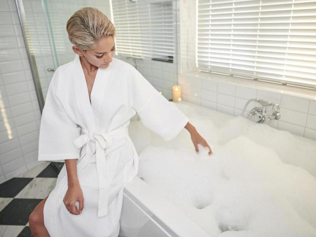 Premier Double Room Street View Spa Bath