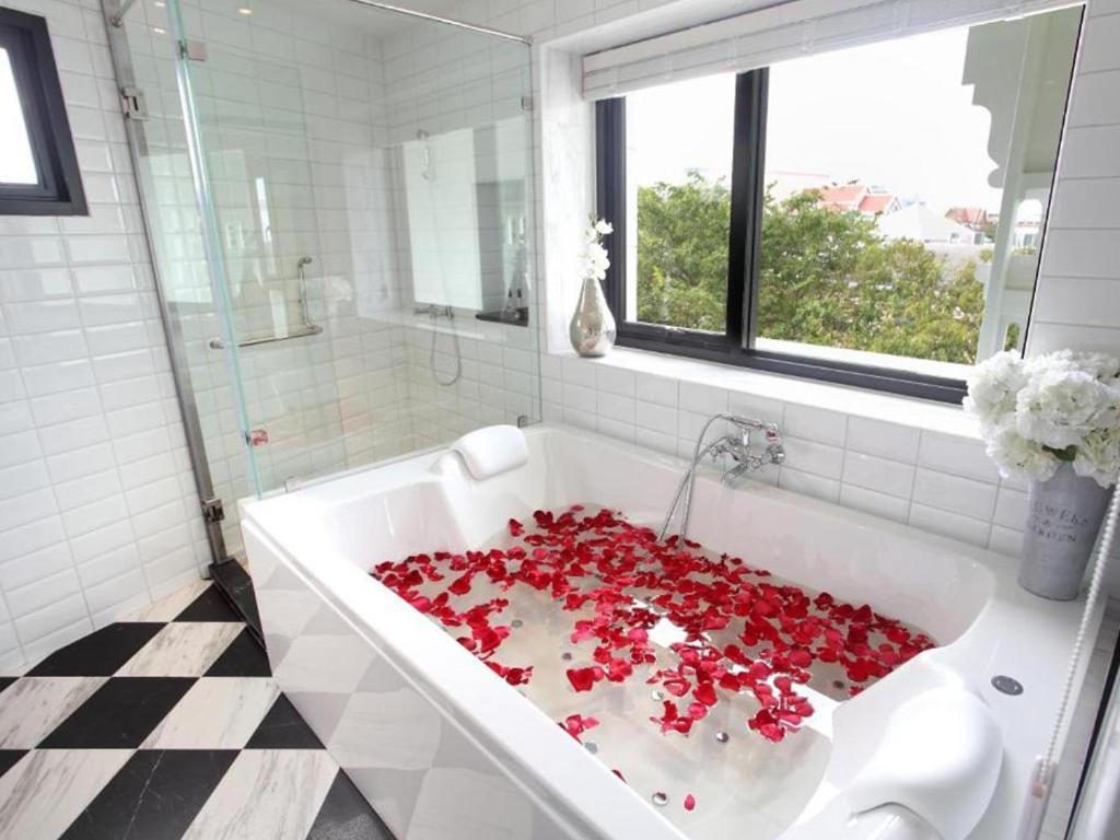 Premier Double Room Street View Spa Bath