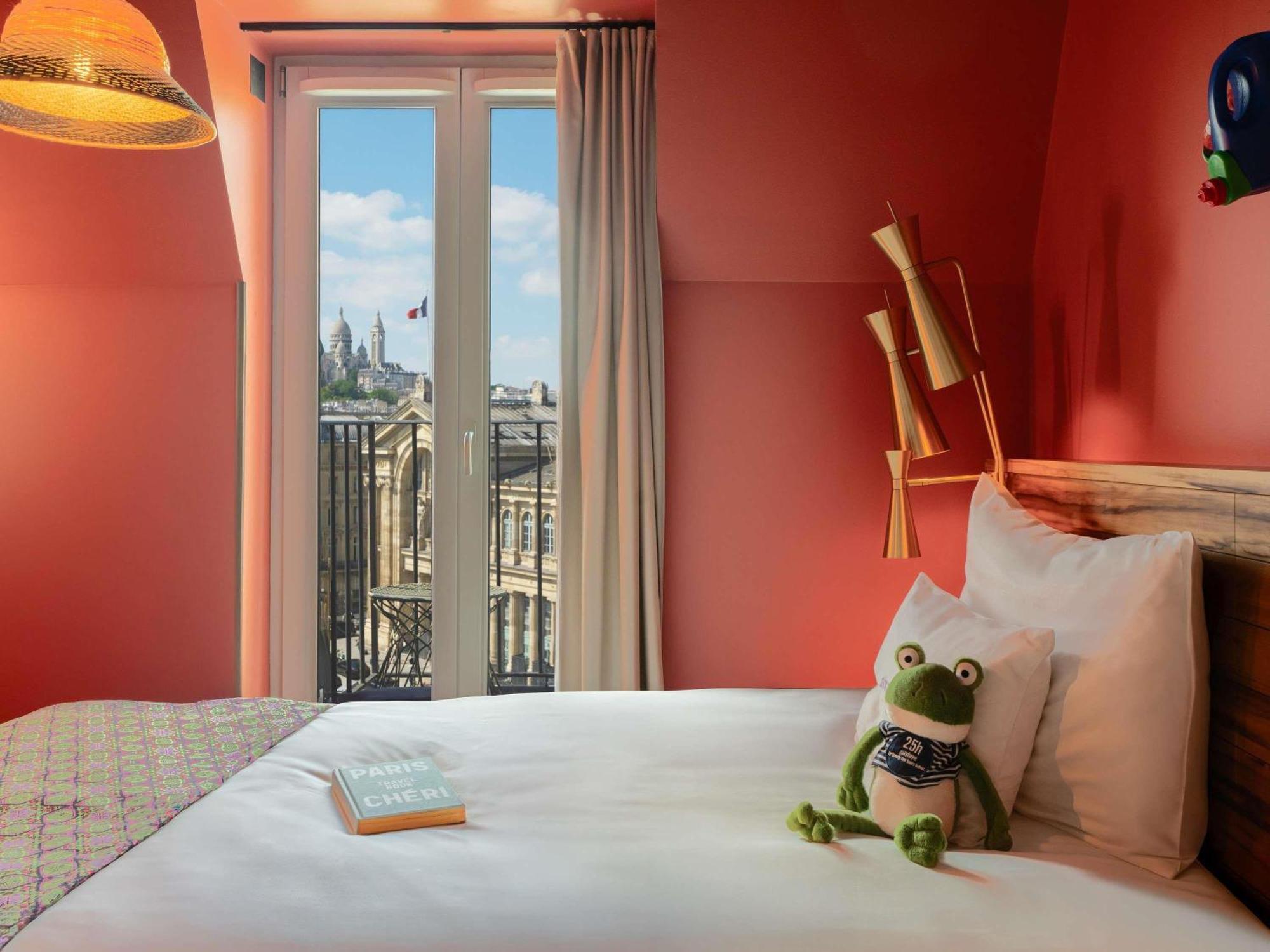 Kleine Kamer met Uitzicht op de Stad