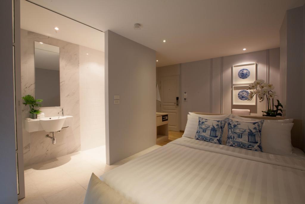 Classic Silk Room