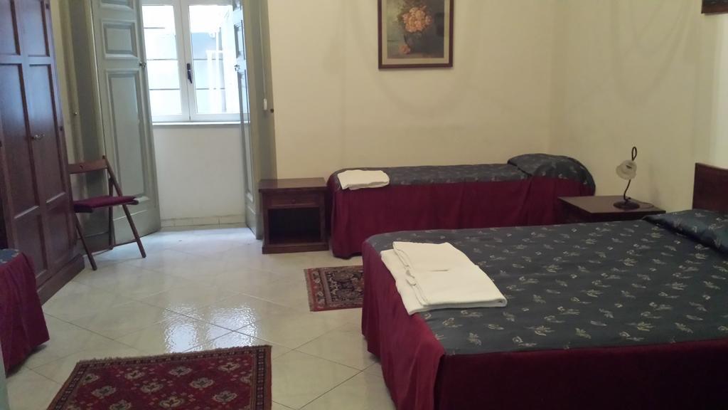 Familiekamer met Eigen Externe Badkamer