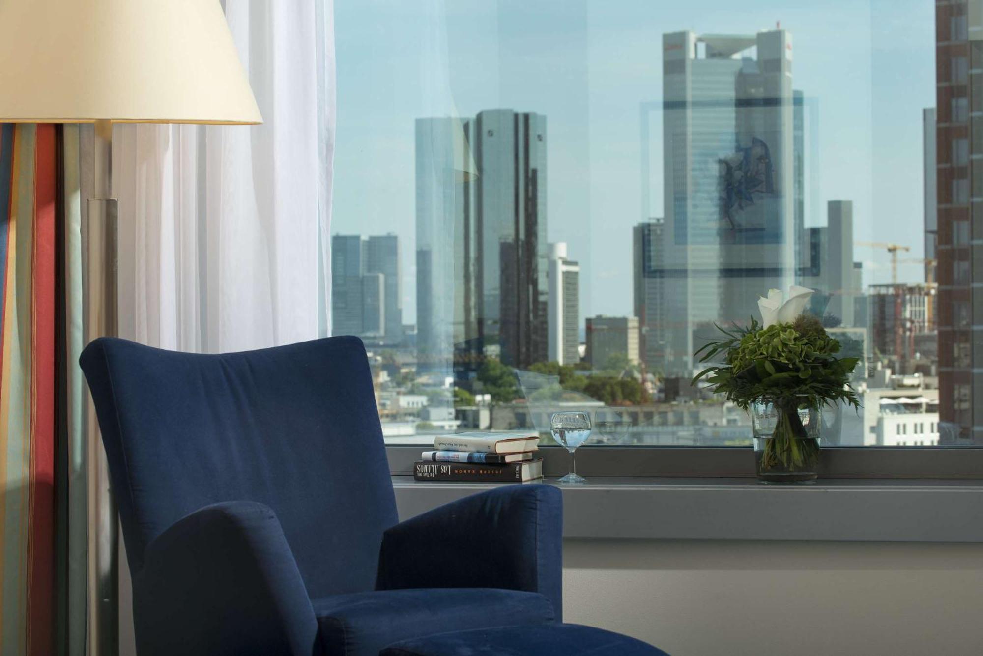 Superior Tweepersoonskamer met 2 Aparte Bedden en Uitzicht op de Skyline