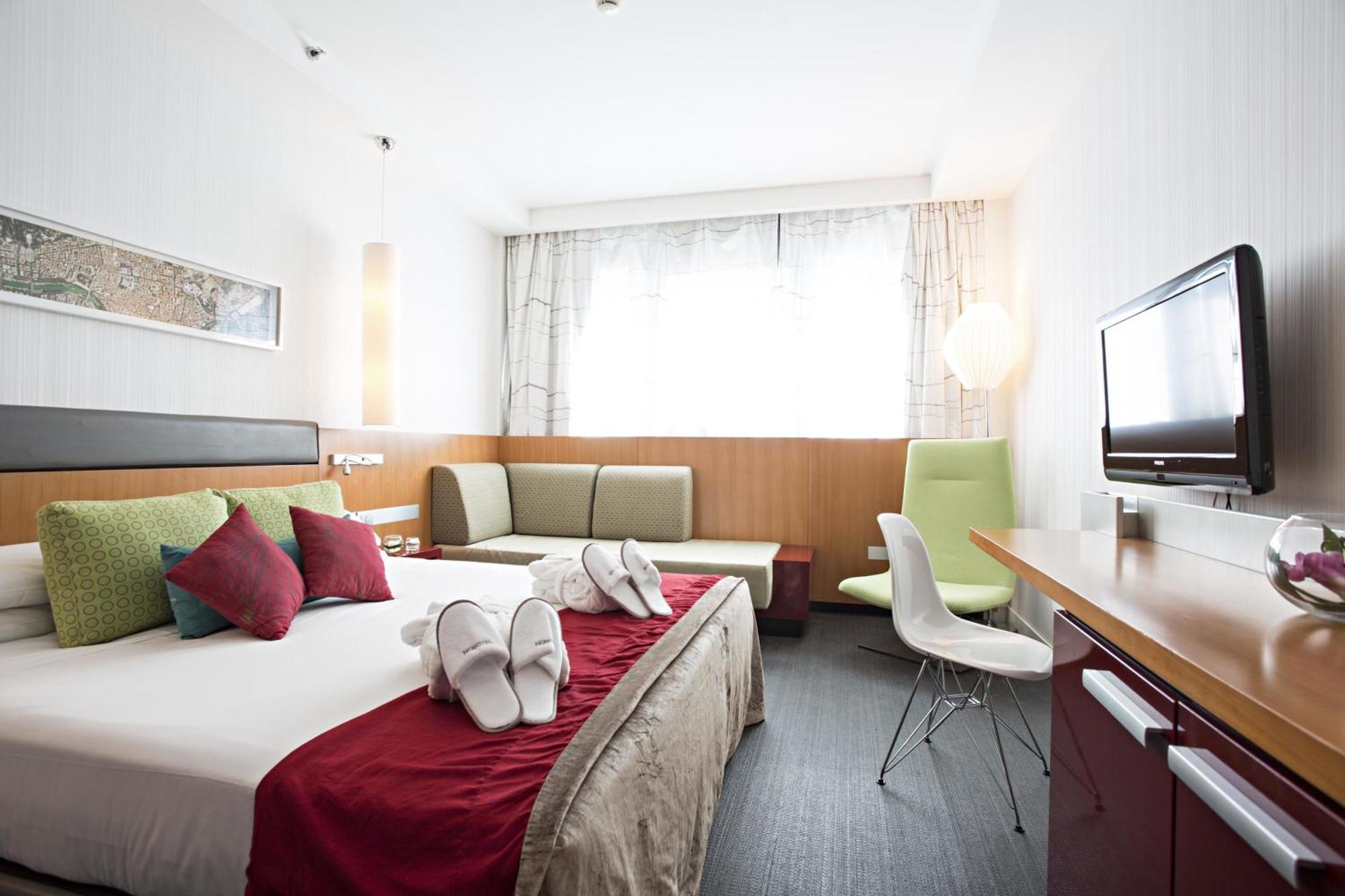 Standaard Kamer met 1 Tweepersoonsbed en 1 Eenpersoonsslaapbank