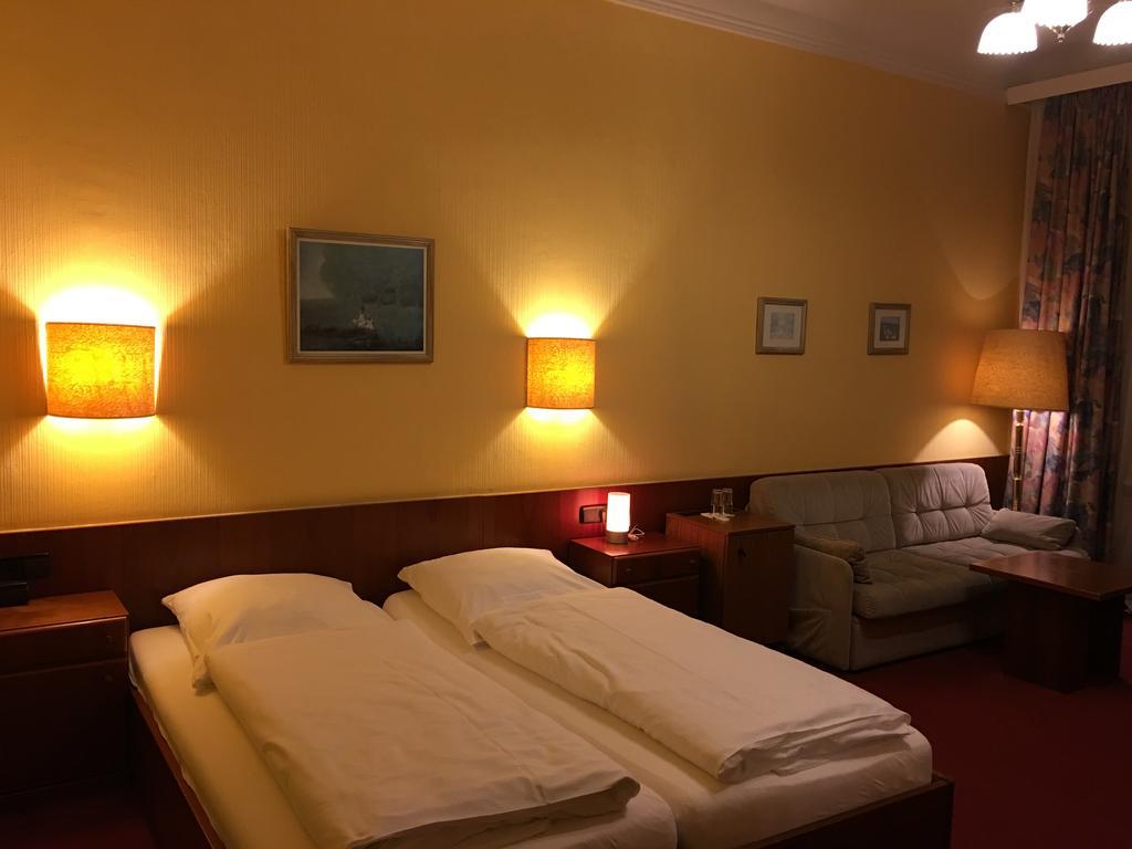 Tweepersoonskamer met een Eigen Externe Badkamer