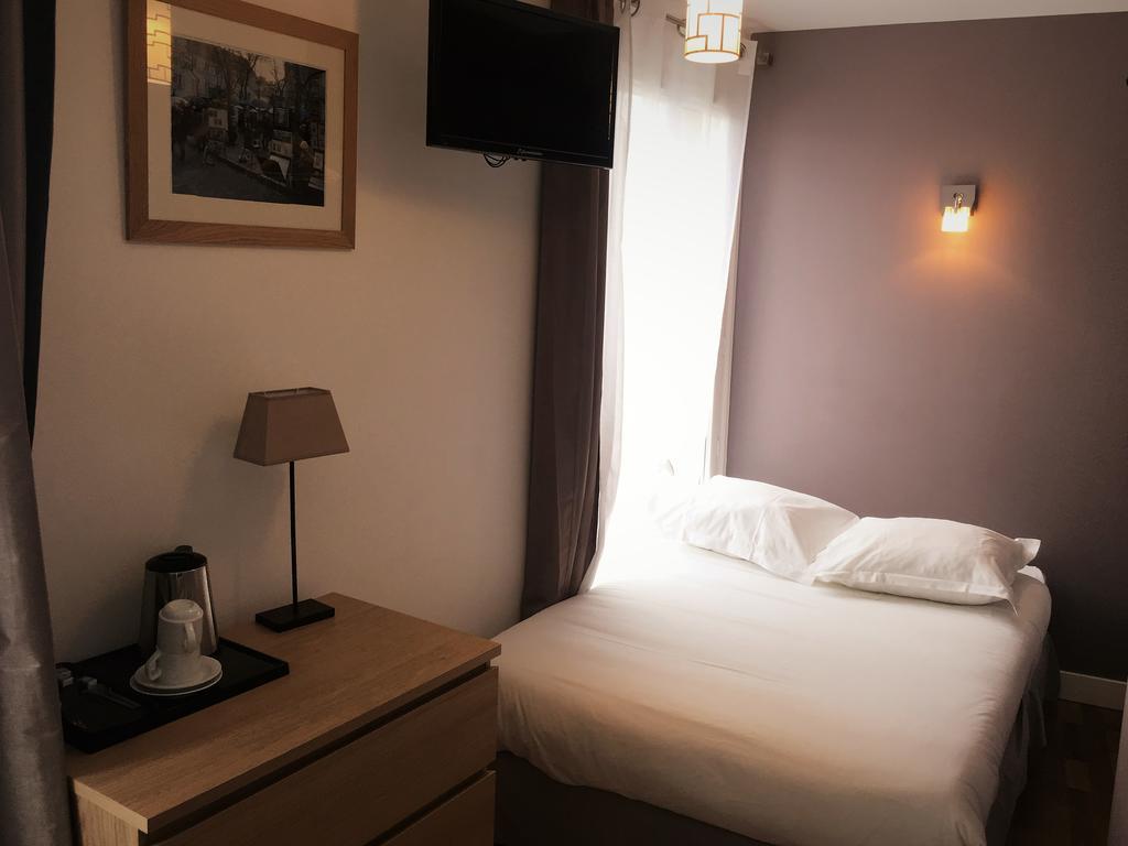 Standard Single Room with Shared Bathroom and Toilet