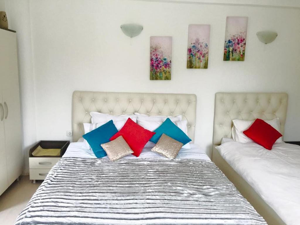 Medium Room with Extra Single Bed
