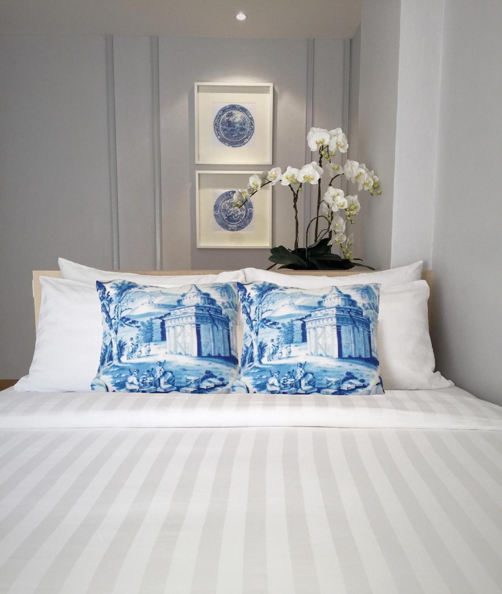 Classic Silk Room
