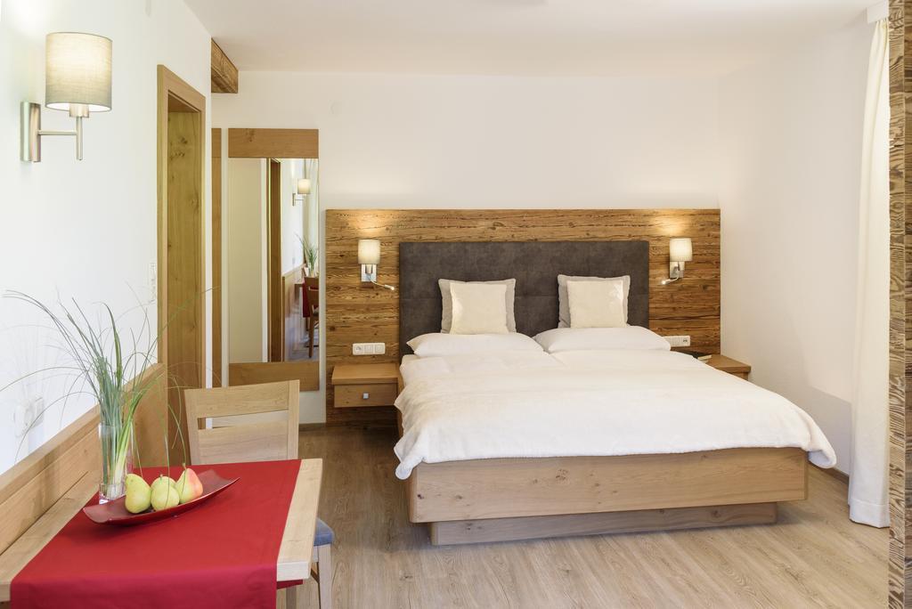 Deluxe Double Room Bath