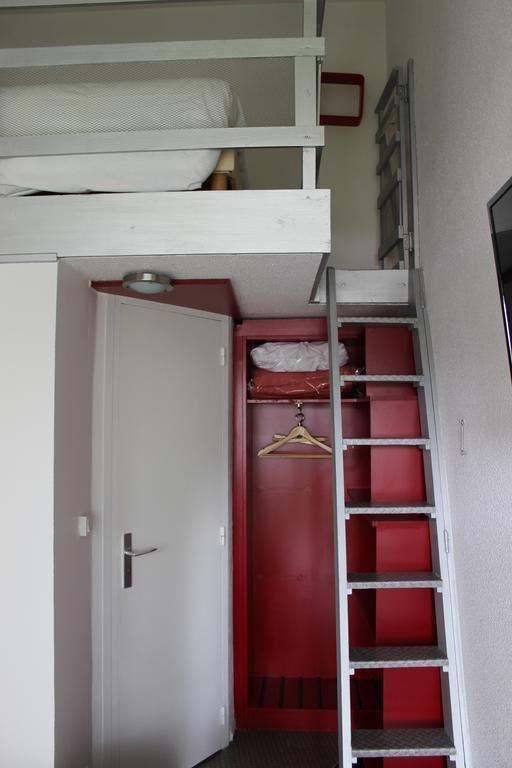 Quadruple Room - 1 Double Bed 2 Single Beds In Mezzanine