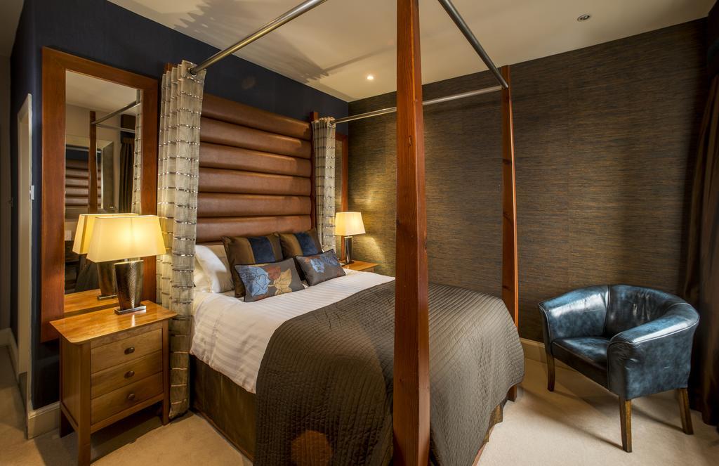 Double Room Four Poster Bed