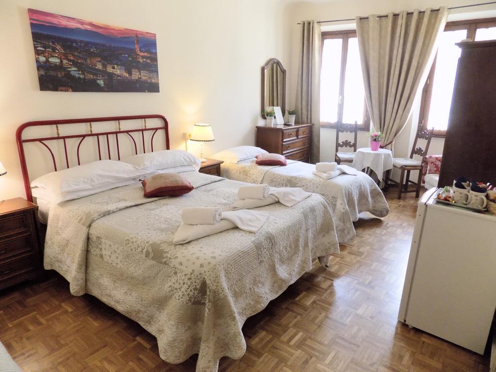 Vierpersoonskamer met Eigen Externe Badkamer