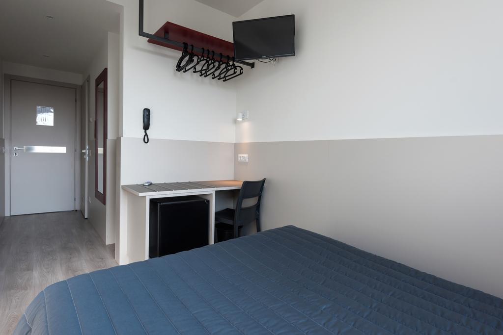 Kleine Tweepersoonskamer met een Frans Bed