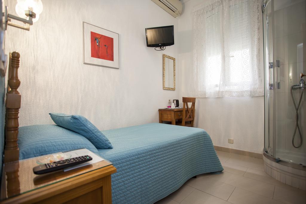 Single Room Shared Toilet