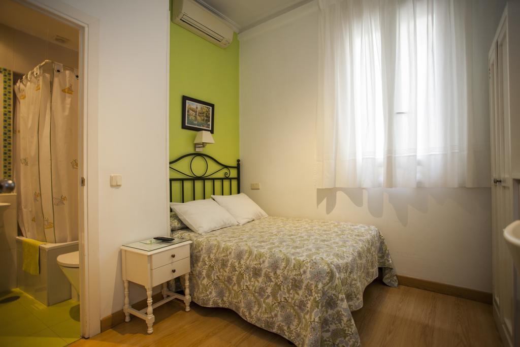 Double Room Private Bathroom