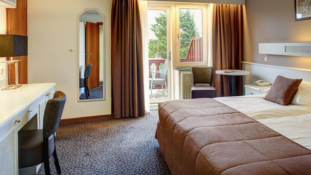Tweepersoonskamer met 2 Aparte Bedden en Balkon