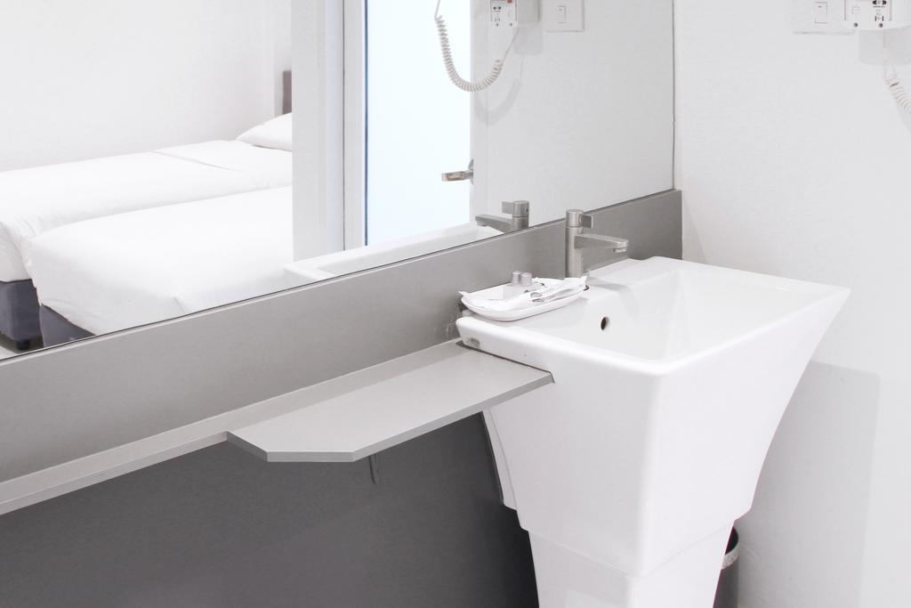 Single Room Bathroom