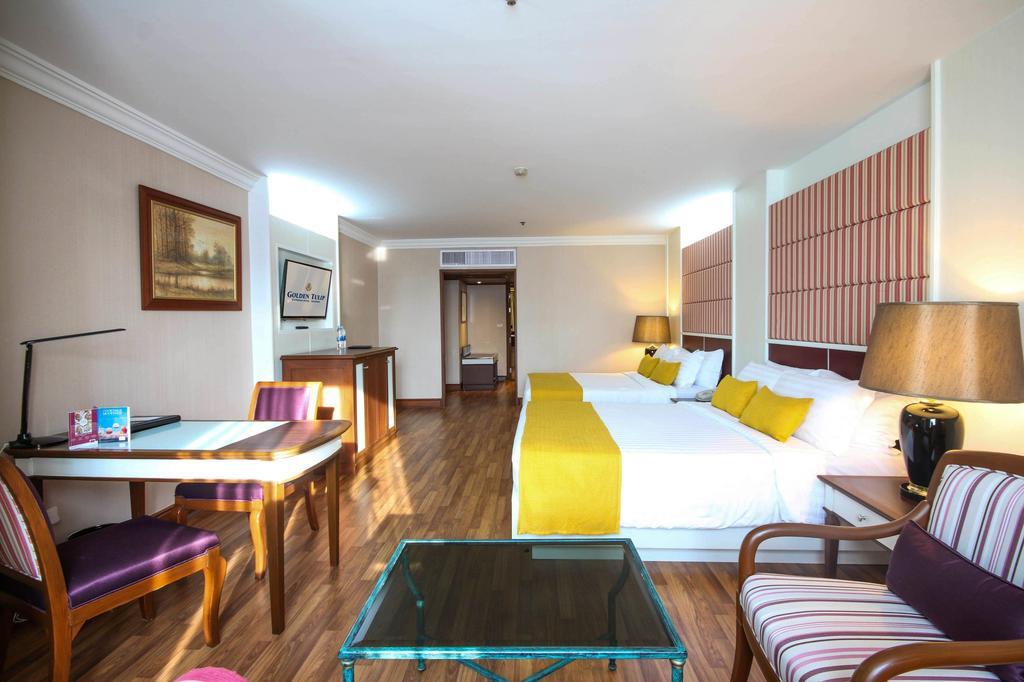 Junior Suite 2 Single Beds 65 Sqm Sofa Living Area Wifi Executive Lounge Tv Desk