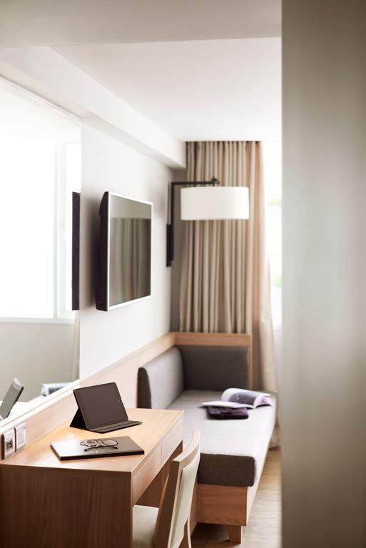 Deluxe King Room Weekly
