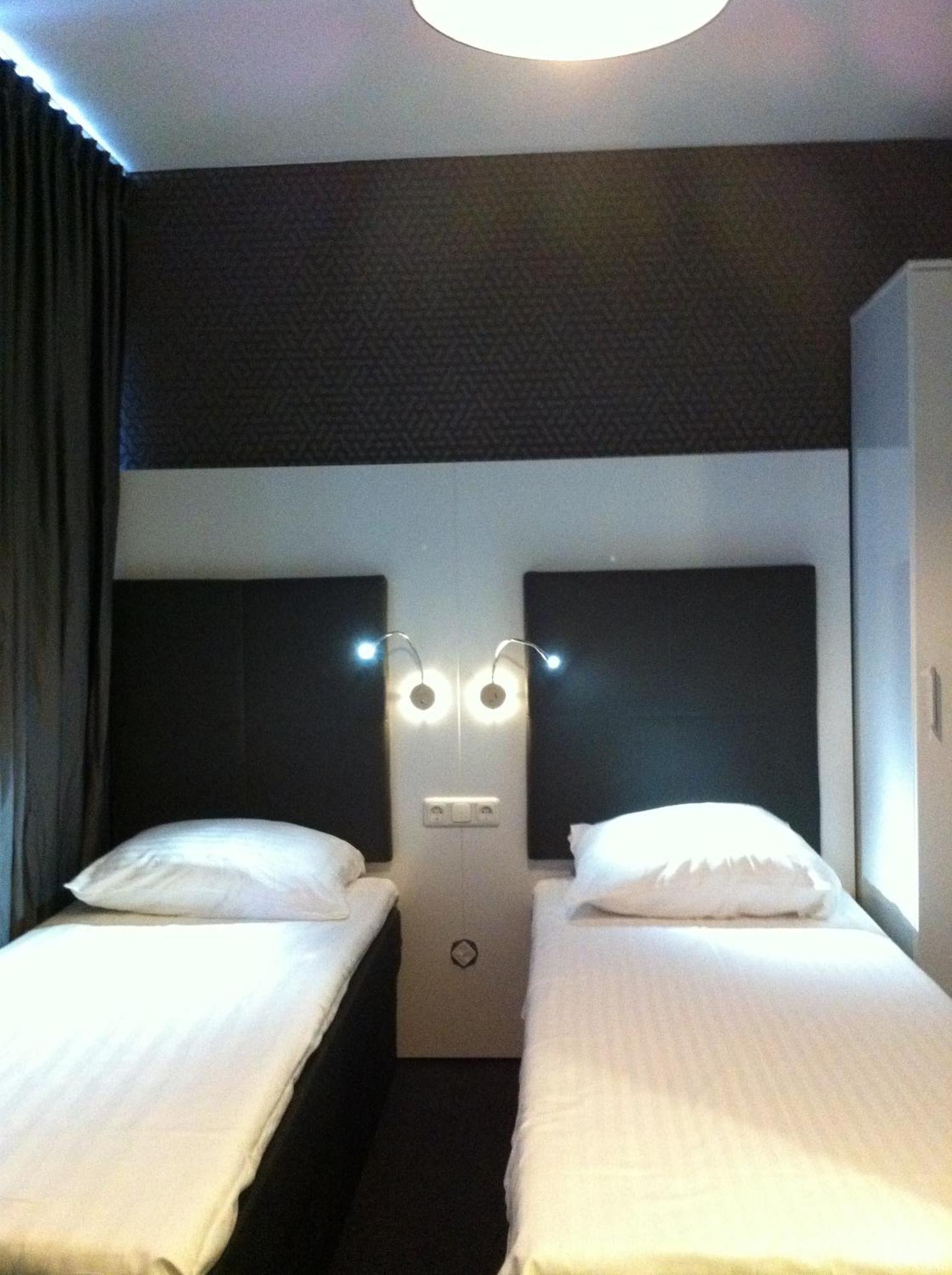 Tweepersoonskamer met 2 Aparte Bedden