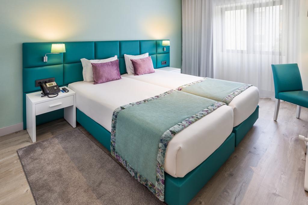 Tweepersoonskamer met 2 Aparte Bedden