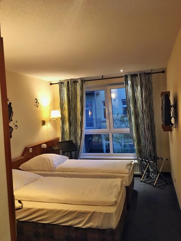 Tweepersoonskamer met 2 Aparte Bedden