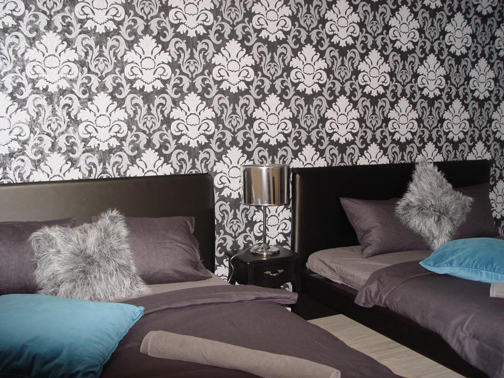 Three-Bedroom Apartment,464493519:JPEG
