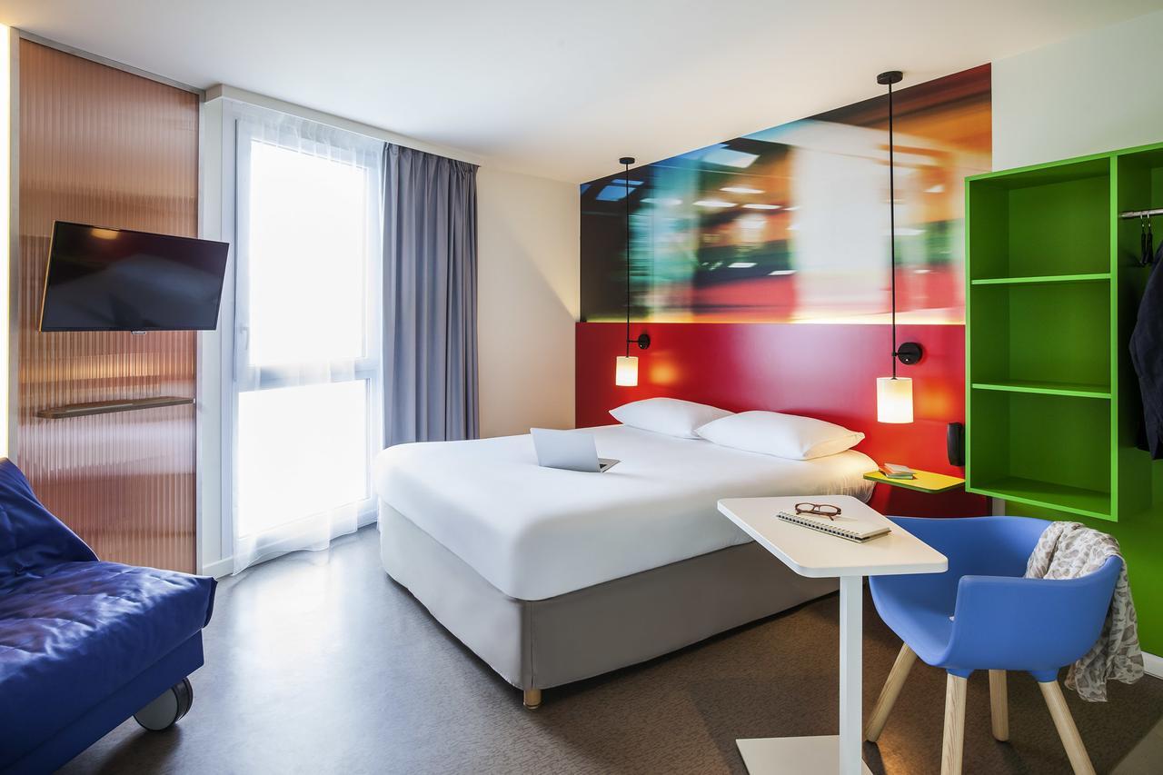 Standard Family Suite with One Double Bed and Twin Beds