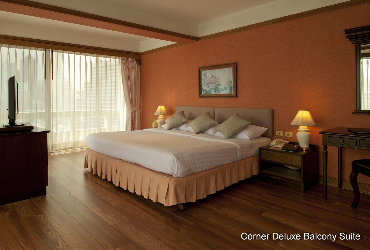 Corner Deluxe Suite Balcony