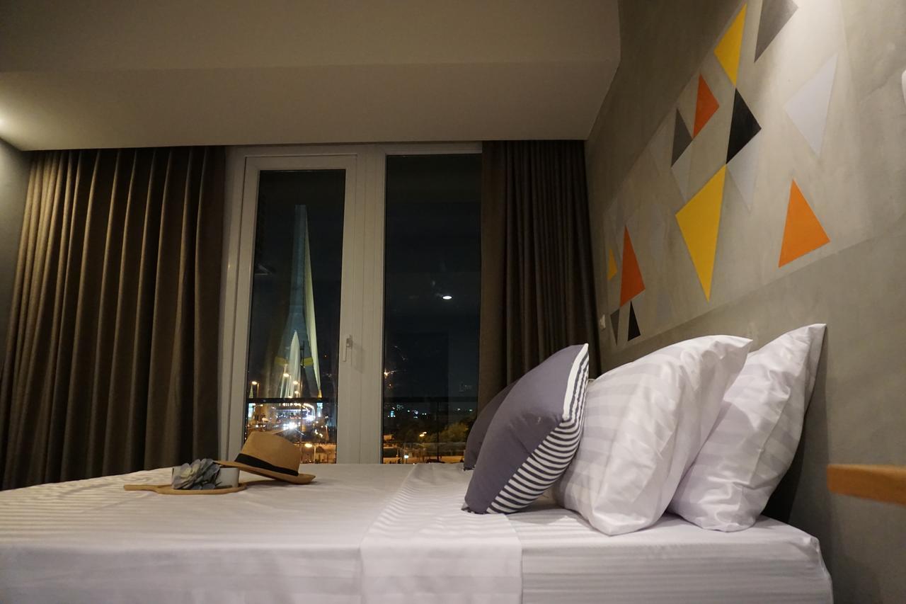 Superior King Room Rama VIII Bridge view