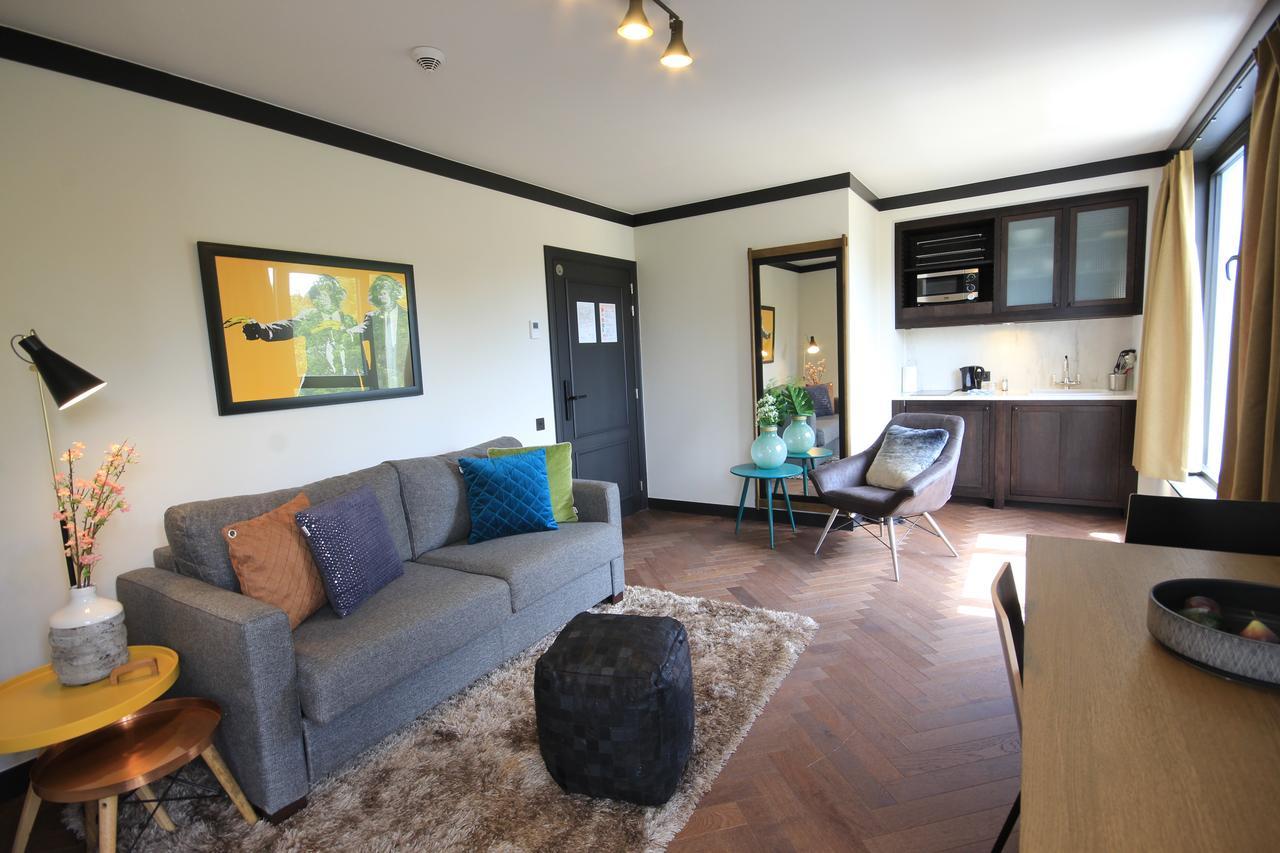 Deluxe Studio