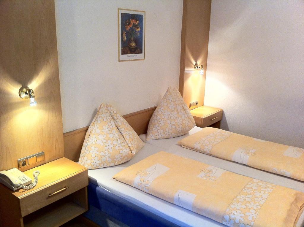Quintuple Room