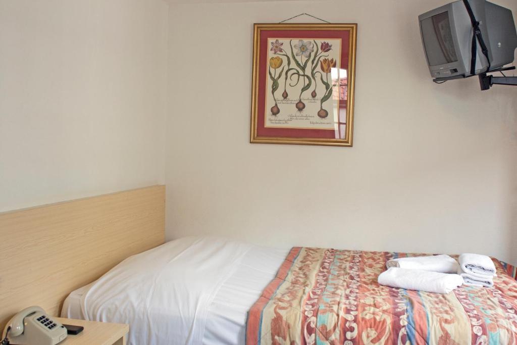 Double or Twin Room,63296512:JPEG