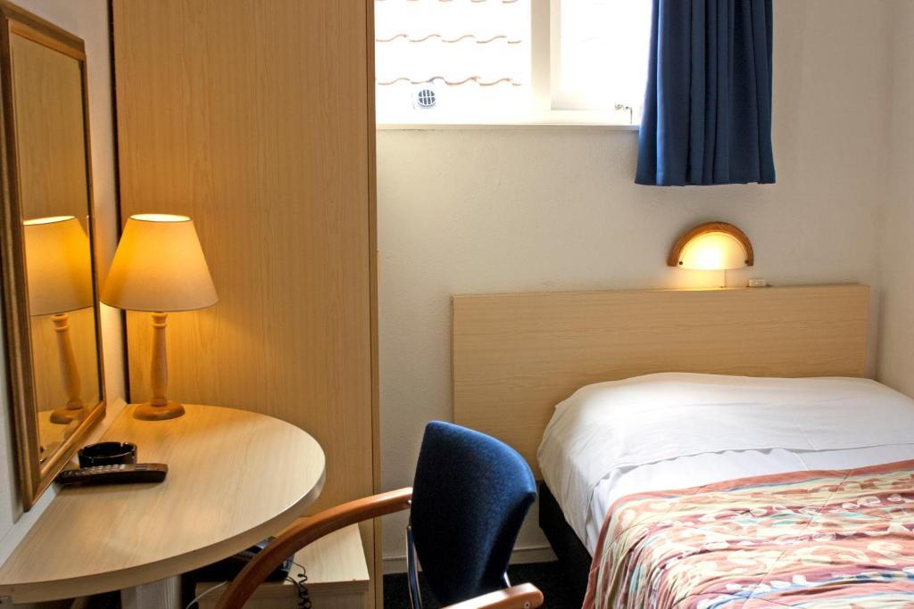 Single Room,63296524:JPEG