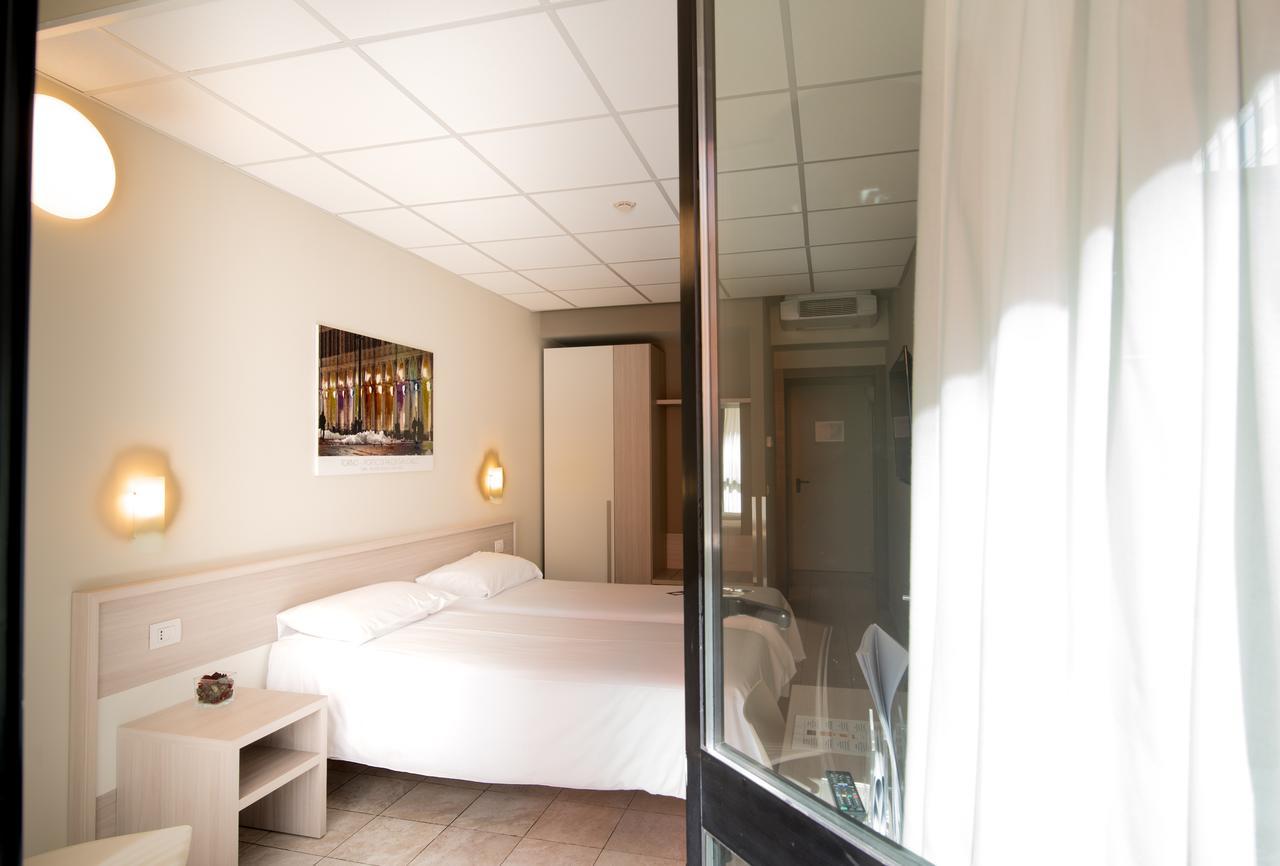Tweepersoonskamer met 2 Aparte Bedden