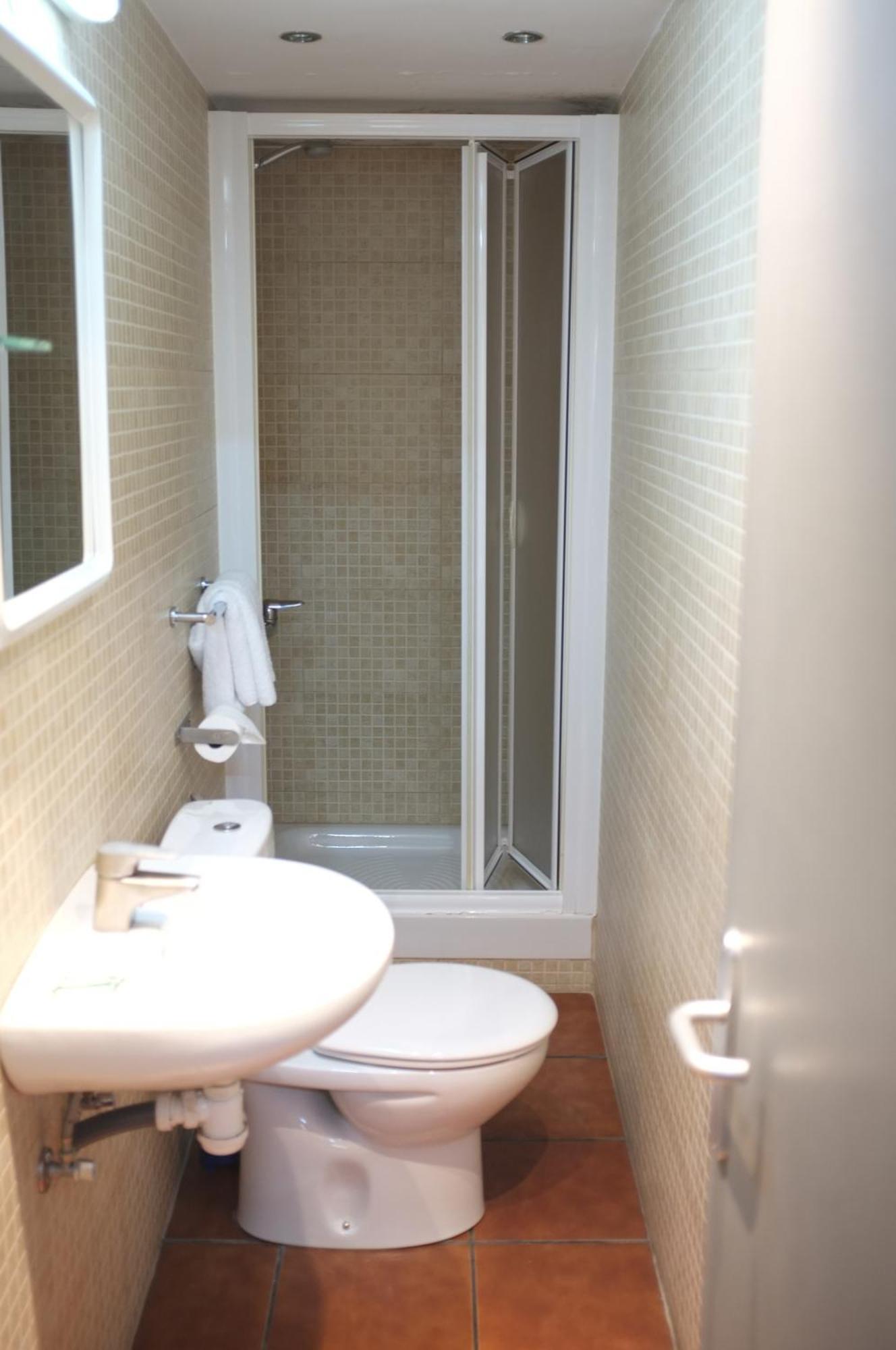 Tweepersoonskamer met 1 of 2 Bedden en Eigen Badkamer