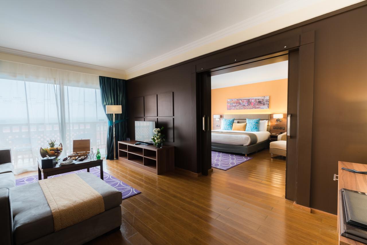 Prestige Suite Bubbelbad Eén Tweepersoonskamer met Uitzicht op het Zwembad