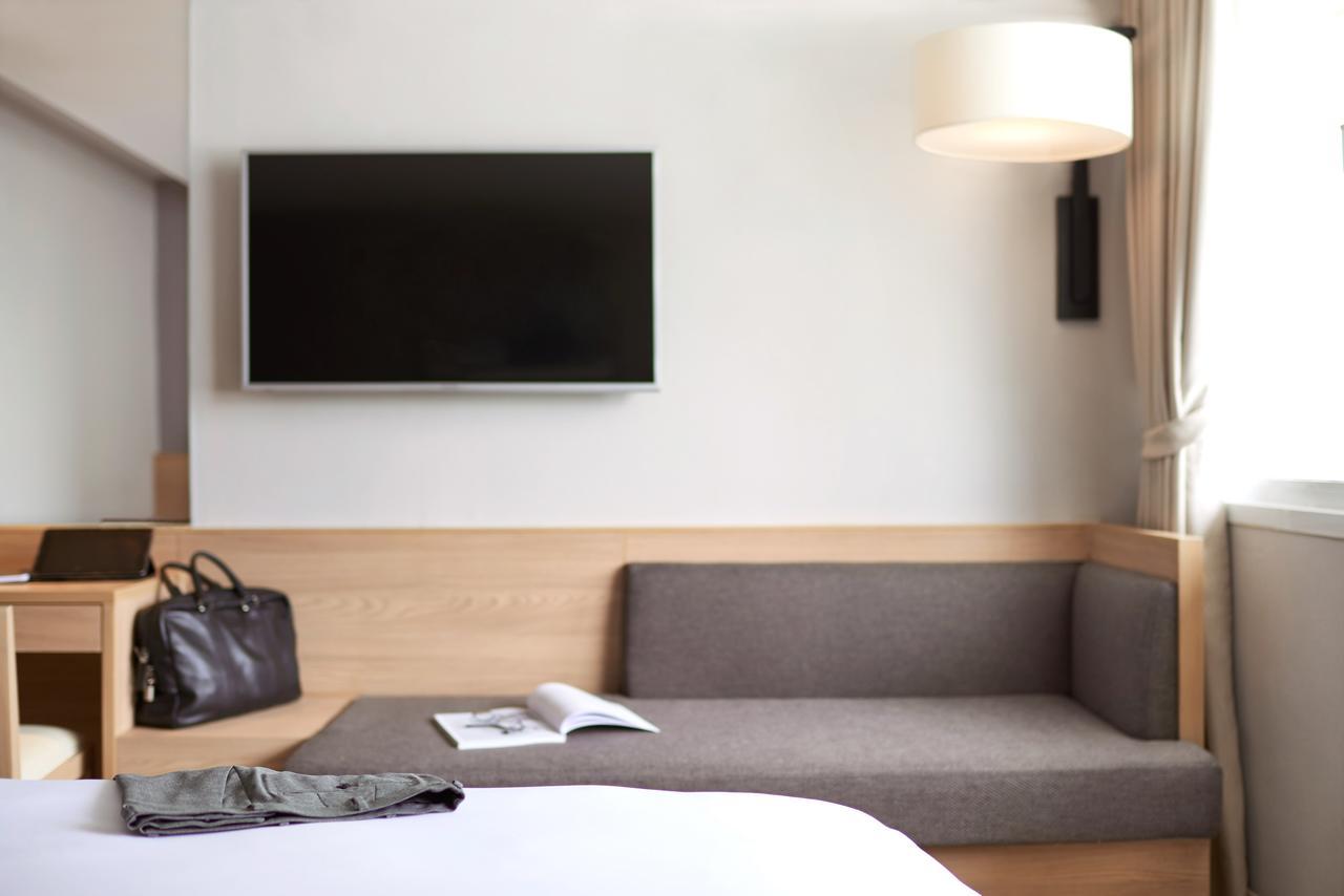 Deluxe King Room Weekly