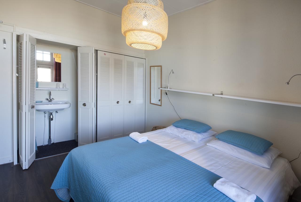 Standaard Tweepersoonskamer met 2 Aparte Bedden - Externe Eigen Badkamer