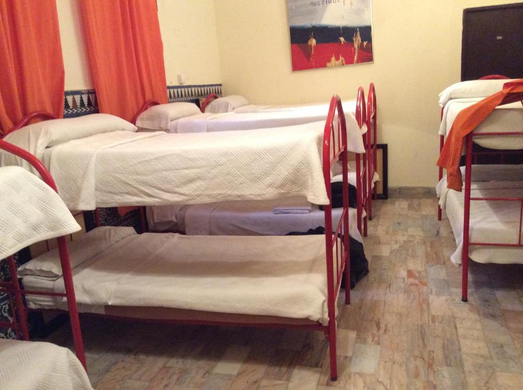 Bed in een Gemengde Slaapzaal met 10 Bedden