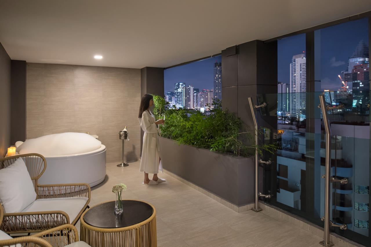 Grand Jacuzzi Suite Balcony High Floors