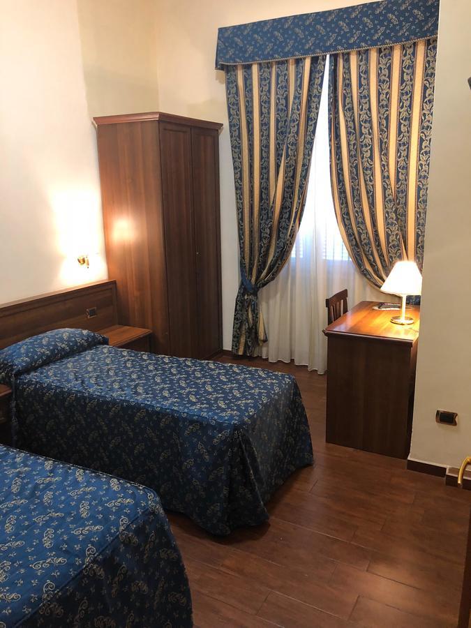 Tweepersoonskamer met 1 of 2 Bedden en Eigen Badkamer