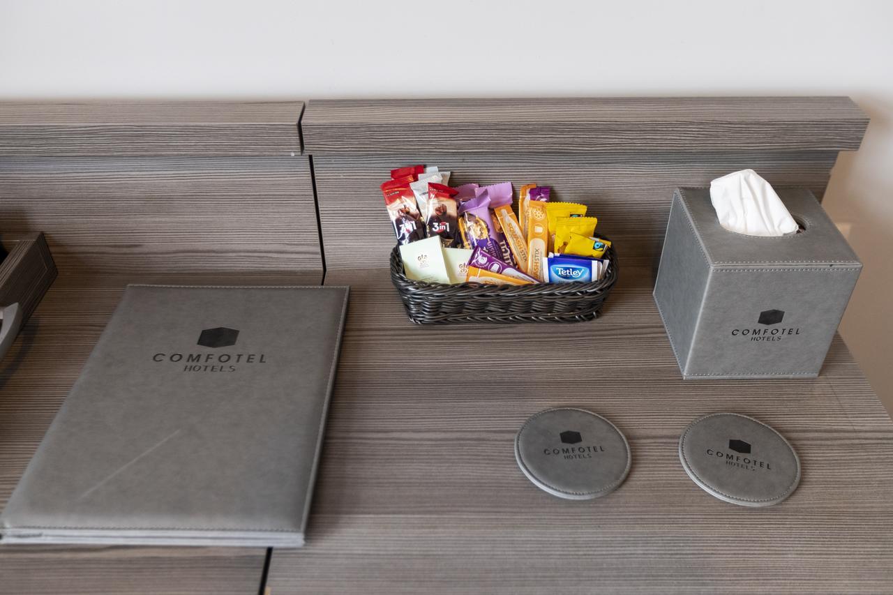 Tweepersoonskamer met 2 Aparte Bedden en Eigen Badkamer