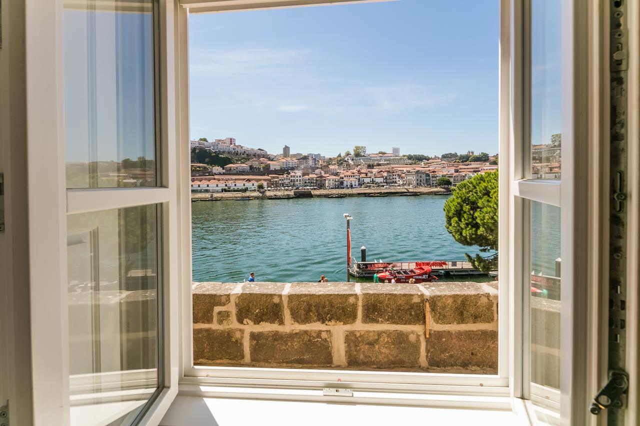 Appartement met 2 Slaapkamers, Uitzicht op de Rivier en Balkon - Aangrenzend Gebouw