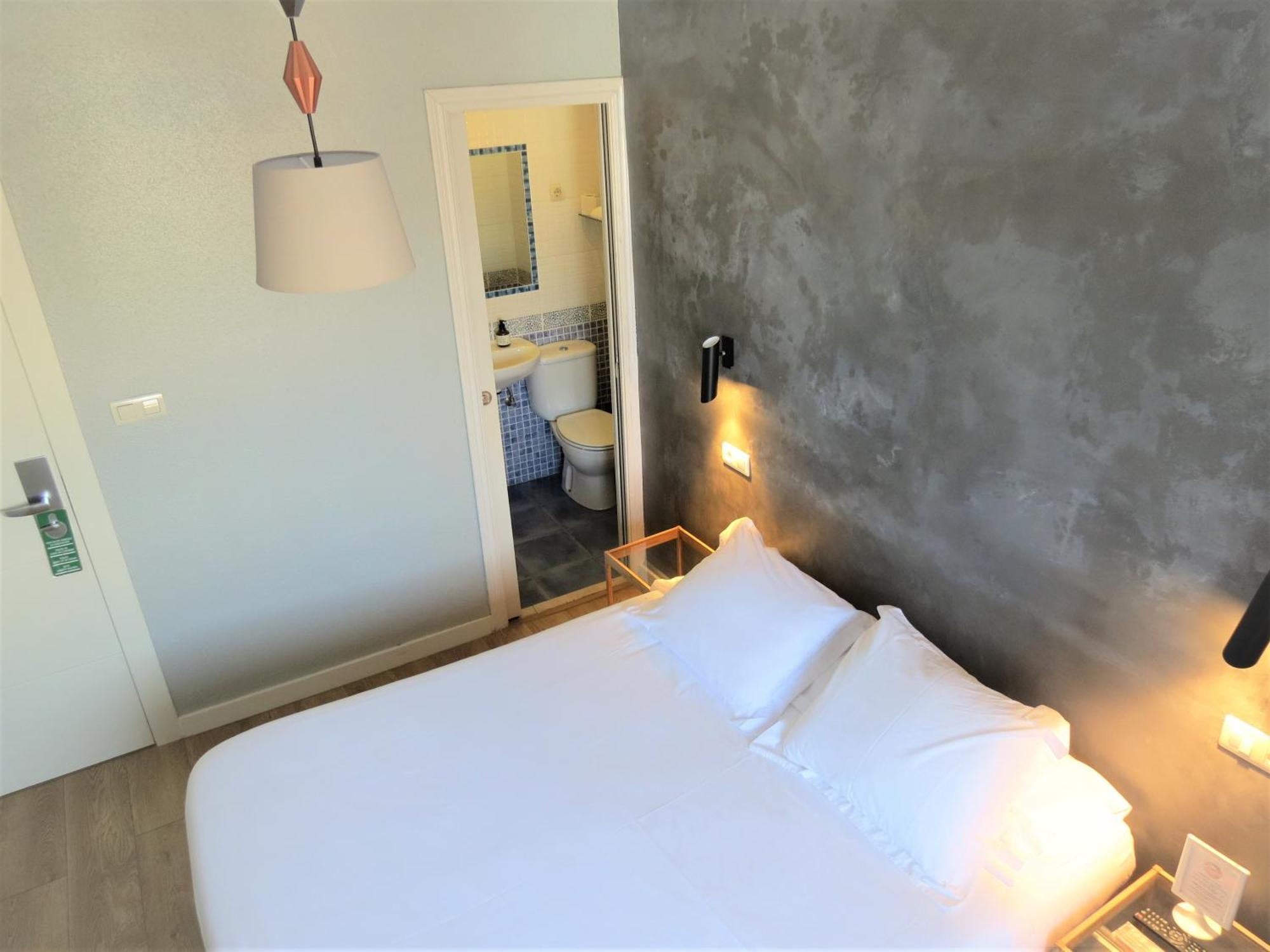 Twin Room Private Bathroom
