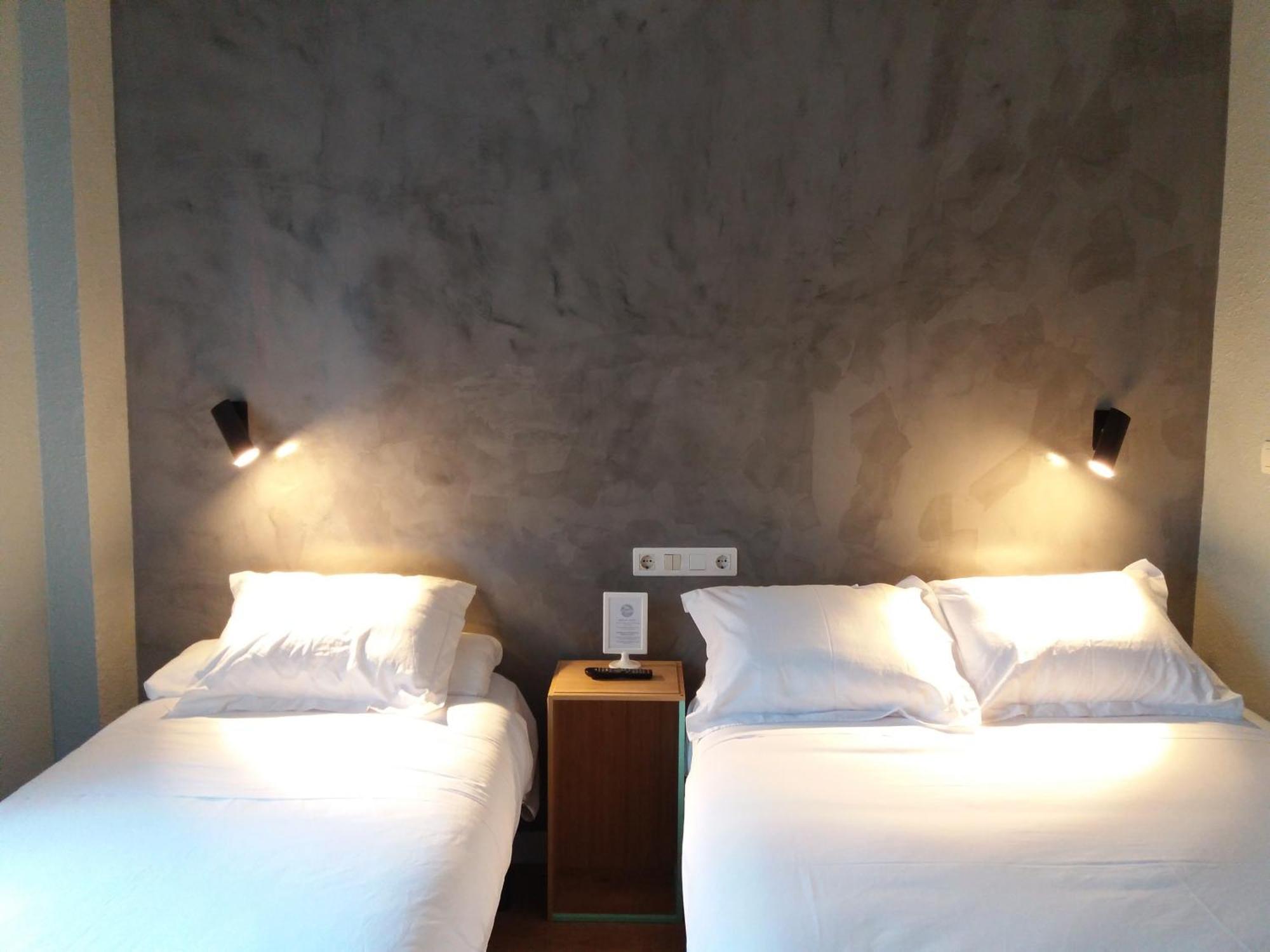 Twin Room Private Bathroom